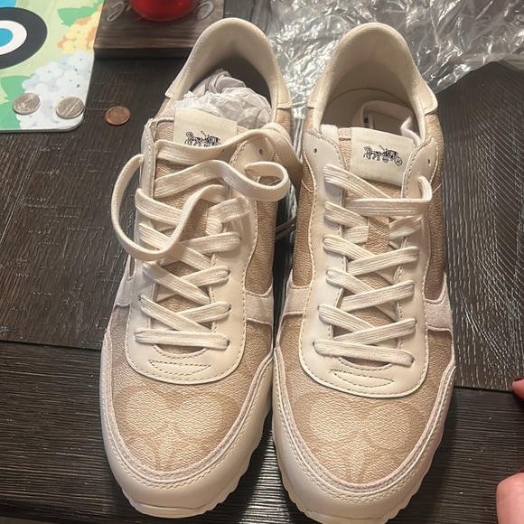 💯 Authentic Coach - Picture 2 of 6